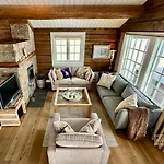 Large Family In In-out, Bbq, Terrace And Fireplace Feriehus